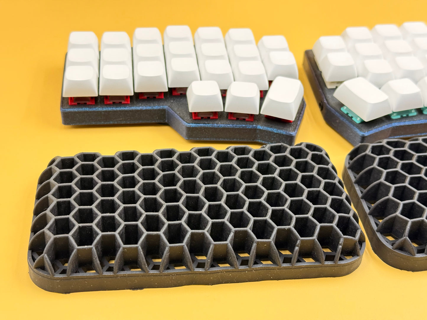 Wrist rest for split keyboards